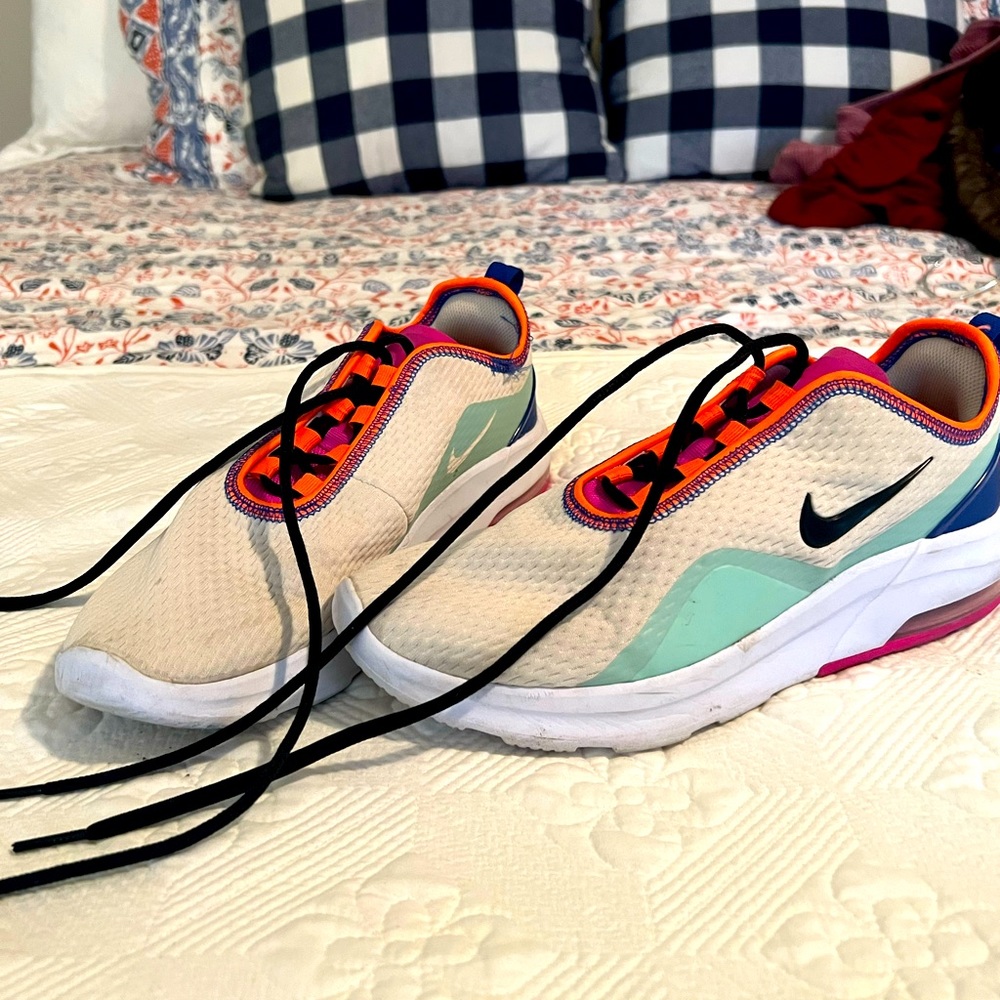 Nike air max tennis shoes
